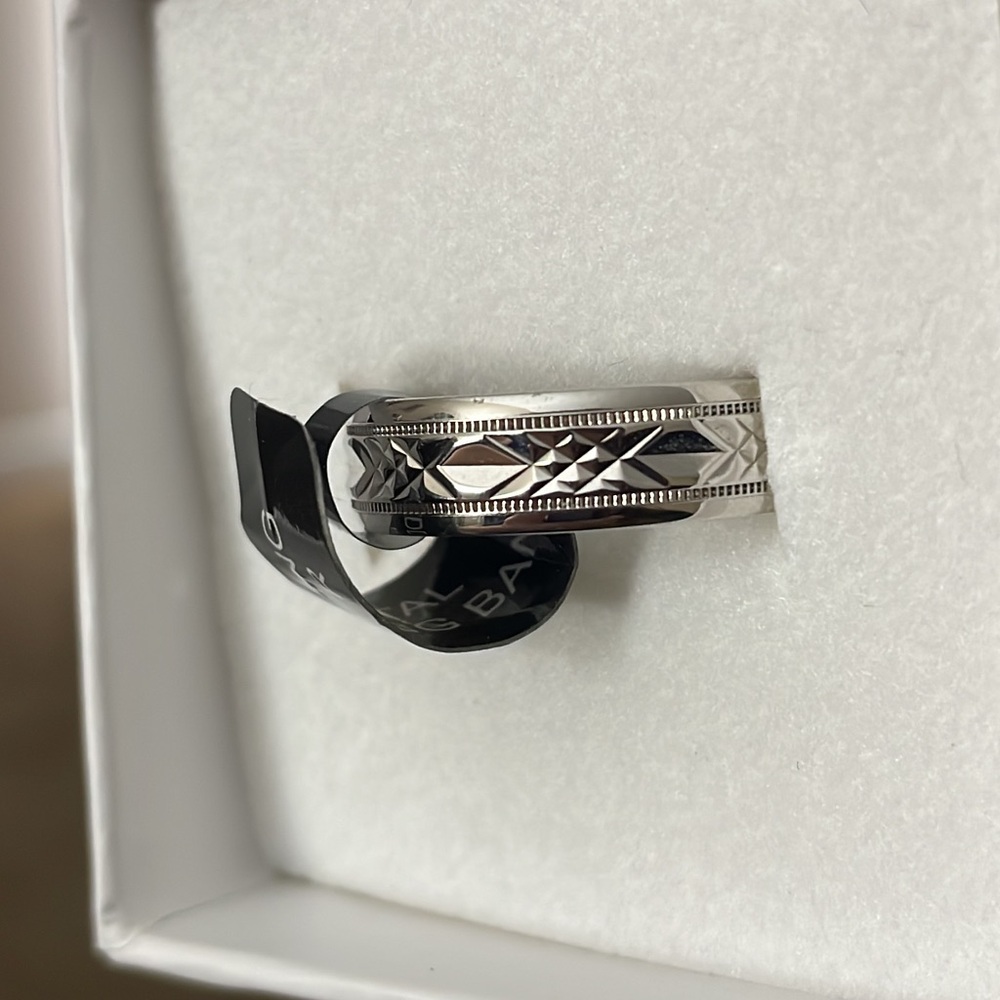 Men’s sterling silver wedding band